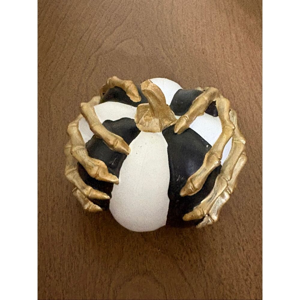 Nwot gold skull Hands white & black pumpkin mini